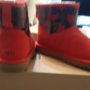 UGG Red Star Pattern Boots